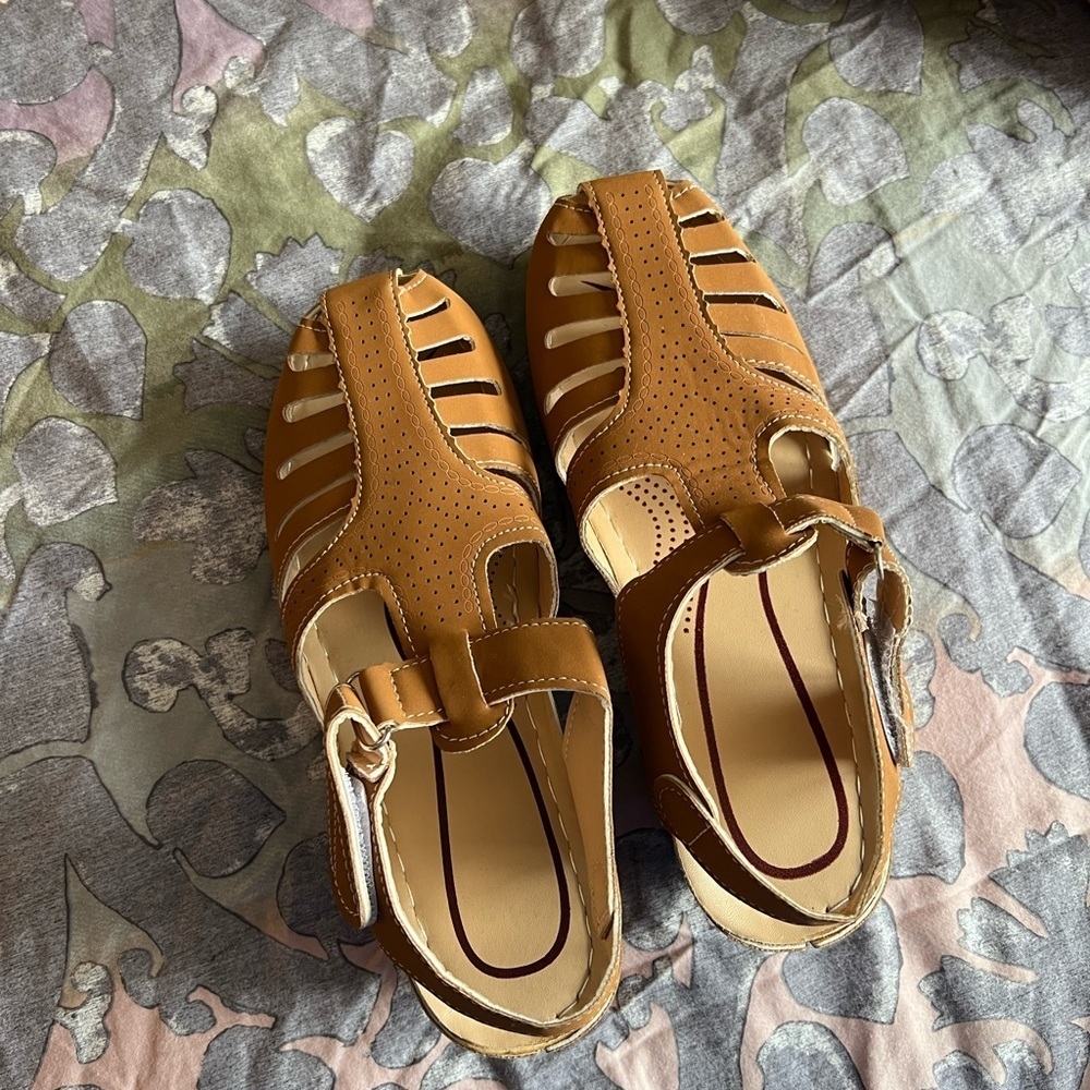 New Lightweight Sandals